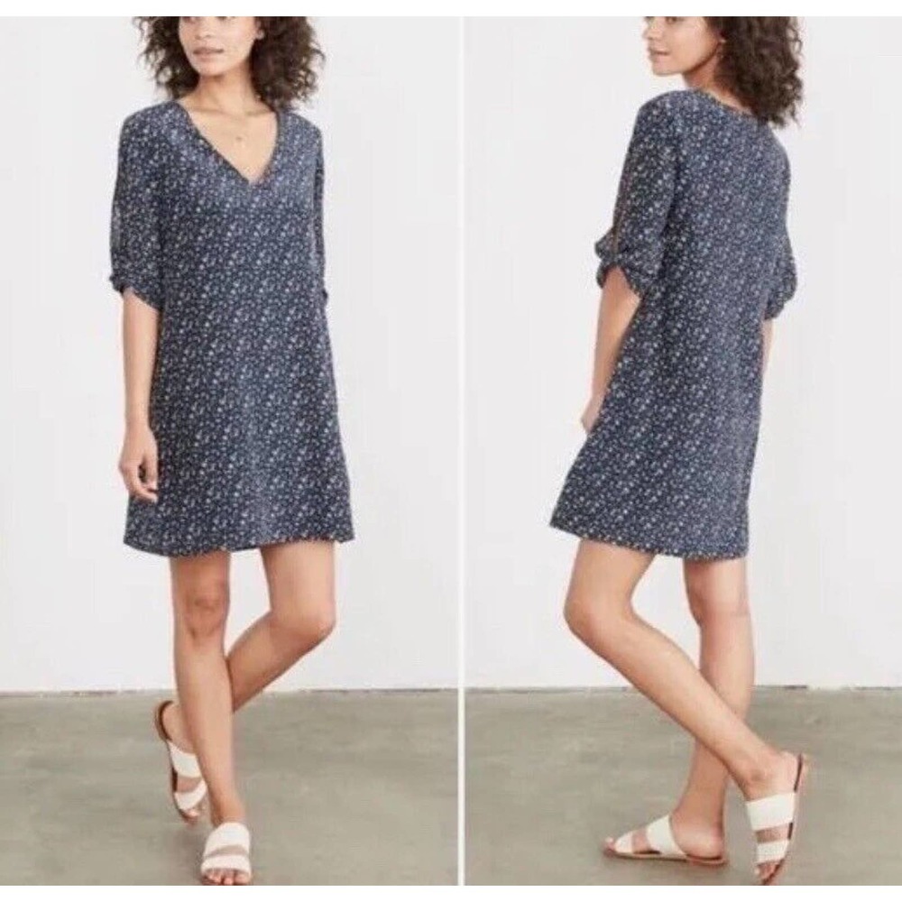 Amour Vert Julianne Floral 100% Silk Shift Mini Dress Size XS Blue Slit Sleeve